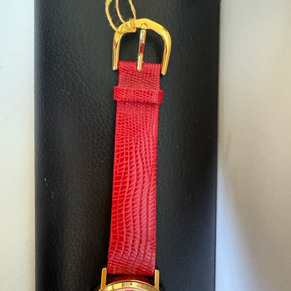 Betty Boop Retro Vintage Red and Gold Watch - Picture 4 of 8